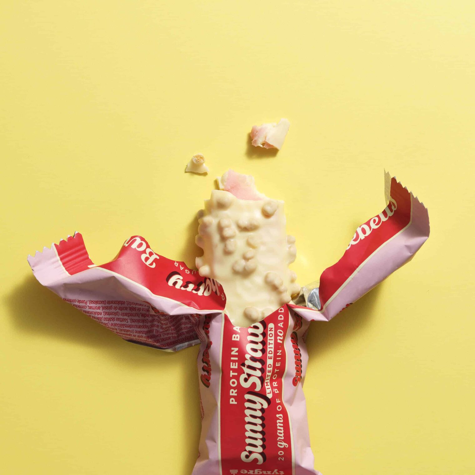 Lifestyle picture sunny strawberry single bar