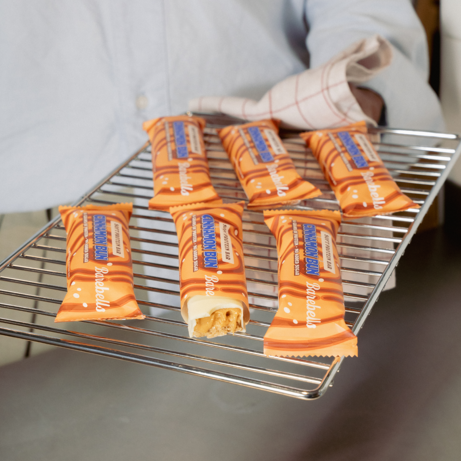 Barebells Cinnamon Bun Lifestyle 2