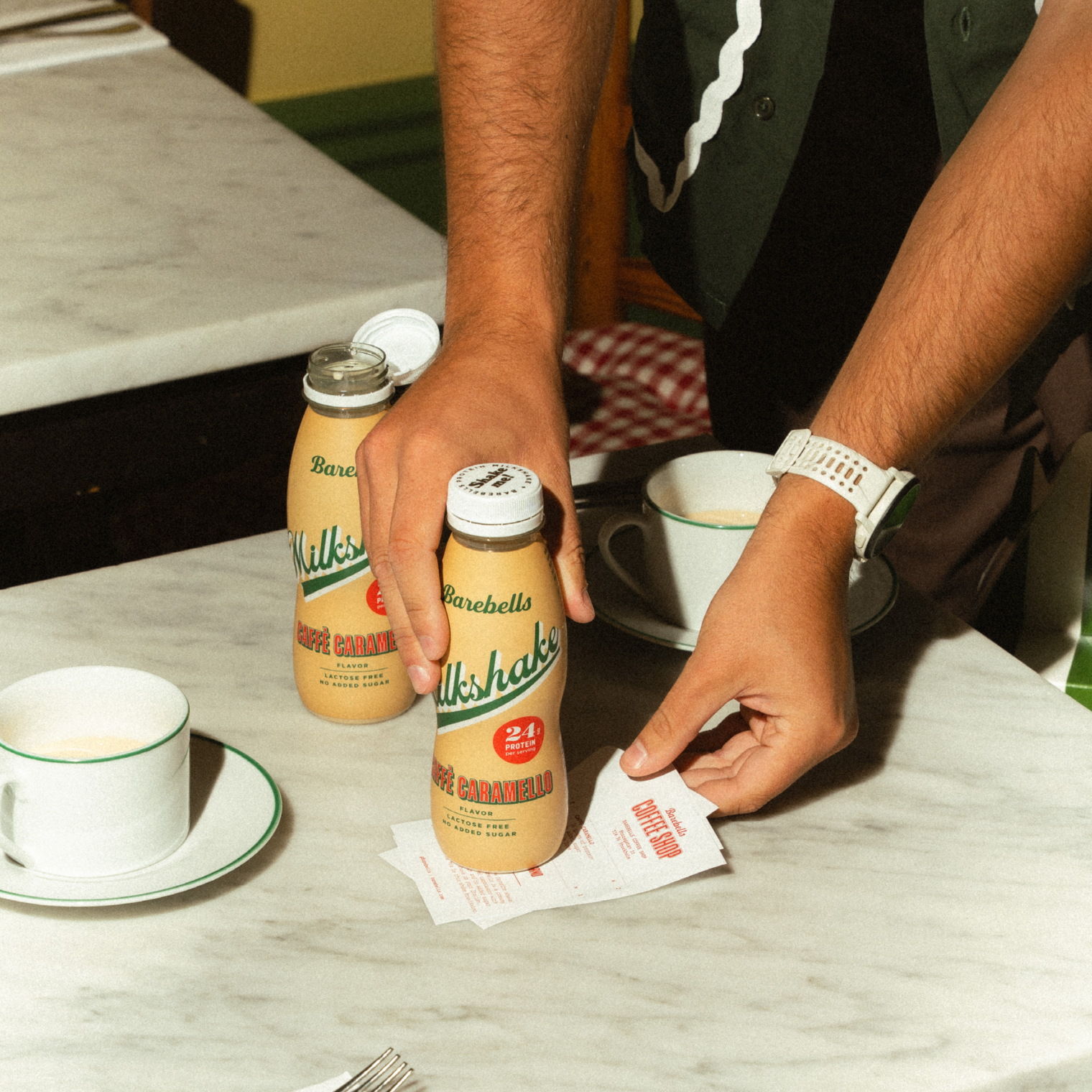 Barebells Caffé Caramello Lifestyle 1